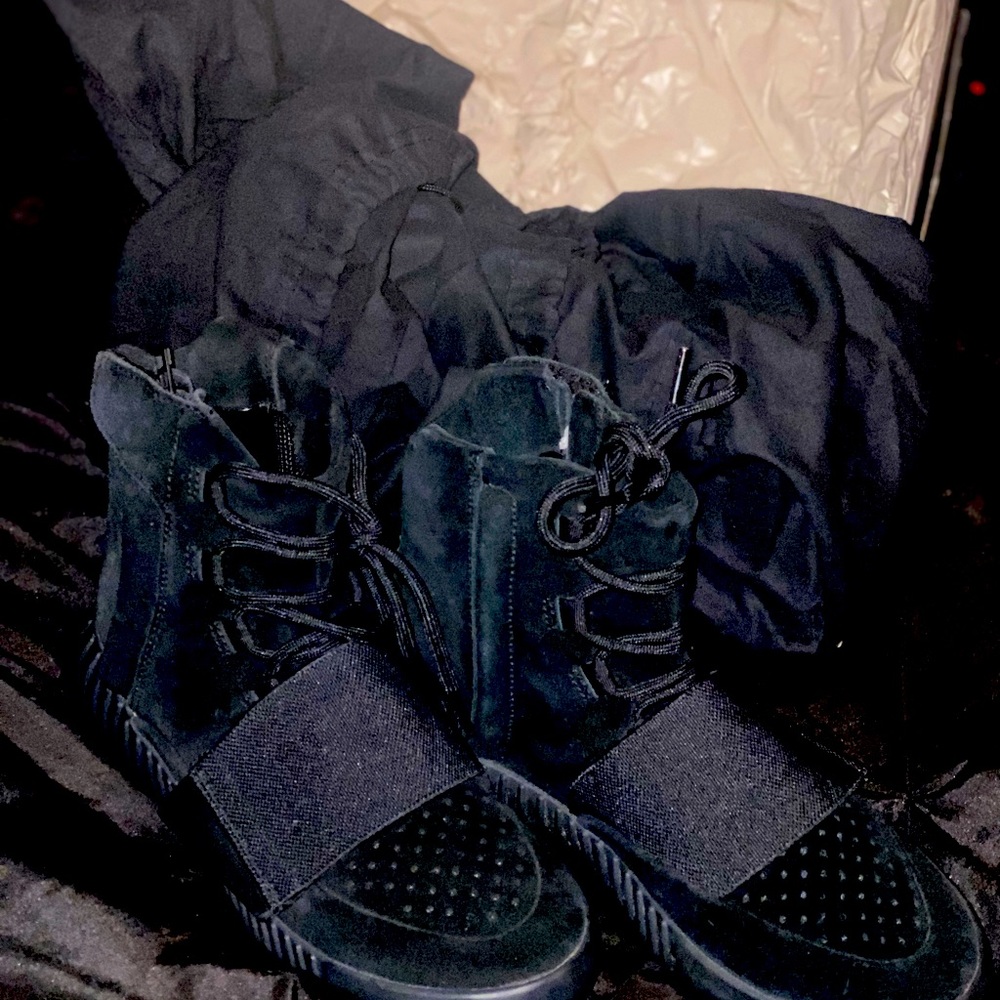 Yeezy Boost 750 “Triple Black”